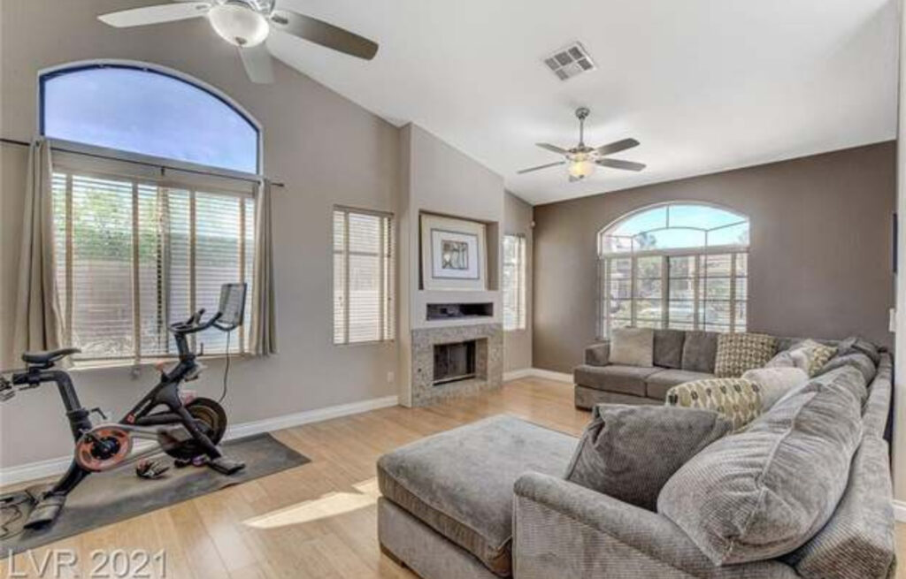 1061 Coral Desert Dr, Las Vegas, NV 89123